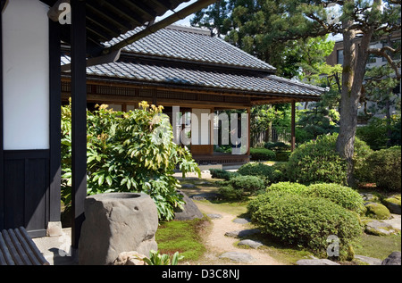 Bukeyashiki Uchiyamake historique Kyu samurai residence cour privée jardin paysage avec des vérandas en Echizen-Ono, Ehime. Banque D'Images