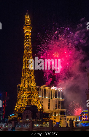 D'artifice du Nouvel An près de Paris hôtel à Las Vegas. Banque D'Images