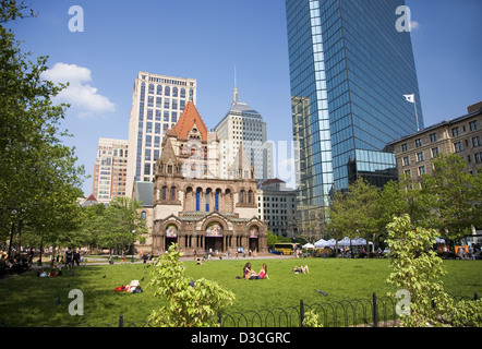 Copley Square avec Trinity Church et John Hancock Tower en arrière-plan, Boston, Massachusetts, USA Banque D'Images