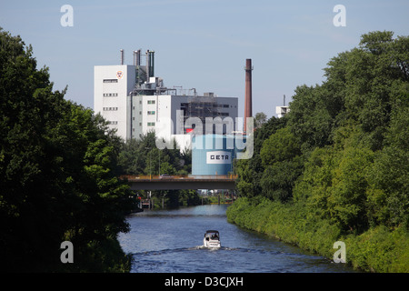 Berlin, Allemagne, bateau à moteur sur le canal de Teltow Banque D'Images