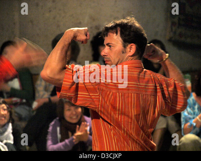 Tourisme de l'Ouest au cours de danse Nuit Turque show de danses traditionnelles dans la région de Cappadoce, Turquie. Banque D'Images