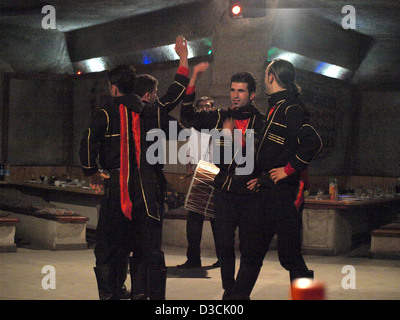 Nuit Turque show de danses traditionnelles dans la région de Cappadoce, Turquie. Banque D'Images