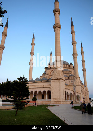 Sabancı Merkez Camii (Anglais : Mosquée Centrale Sabancı) à Adana, la plus grande mosquée de Turquie. Banque D'Images