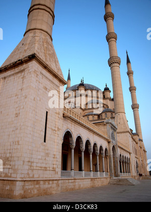 Sabancı Merkez Camii (Anglais : Mosquée Centrale Sabancı) à Adana, la plus grande mosquée de Turquie. Banque D'Images