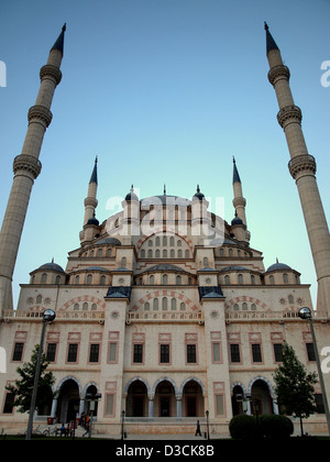 Sabancı Merkez Camii (Anglais : Mosquée Centrale Sabancı) à Adana, la plus grande mosquée de Turquie. Banque D'Images