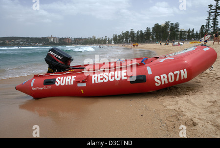 Sydney, Australie, un bateau de sauvetage sur la plage de Manly. Banque D'Images