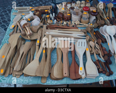 Outils de cuisine en bois Maison à vendre sur le marché letton Banque D'Images