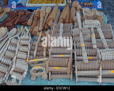 Outils de cuisine en bois Maison à vendre sur le marché letton Banque D'Images