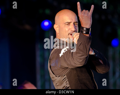 Alexx Wesselsky allemand du groupe de rock gothique industriel Eisbrecher effectuant à l'Amphi Festival en 2012 Banque D'Images