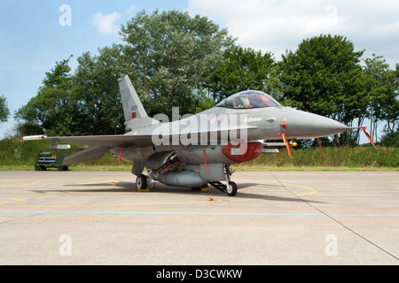 Armée de l'air portugaise des chasseurs F-16 jet Banque D'Images