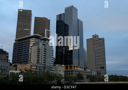 Melbourne, Australie, le quartier central des affaires de nuit Banque D'Images