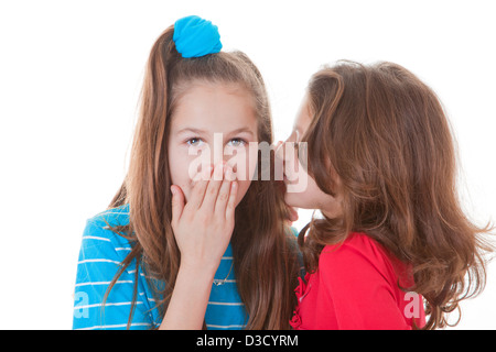 Kids whispering secrets gossip ou scandale Banque D'Images