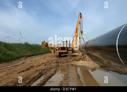 Schulzendorf, l'Allemagne, l'arbre de levage caterpillar page une Teilstueck le gazoduc OPAL Banque D'Images