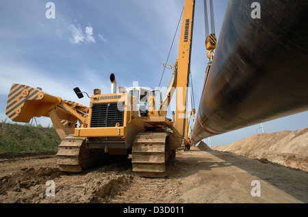 Schulzendorf, l'Allemagne, l'arbre de levage caterpillar page une Teilstueck le gazoduc OPAL Banque D'Images