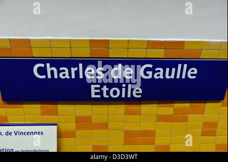 Signe de la plate-forme à Charles de Gaulle, métro, Paris, France. Banque D'Images