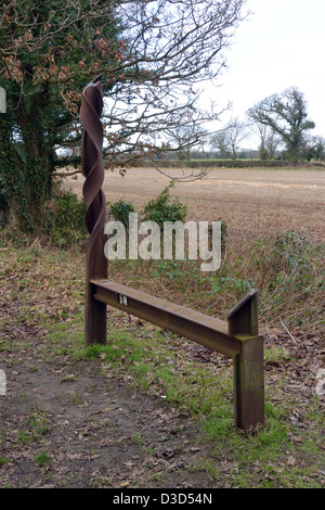 Mile marker sur le Marriott's Way sentier de grande randonnée / près de la piste cyclable Aylsham, Norfolk, UK Banque D'Images