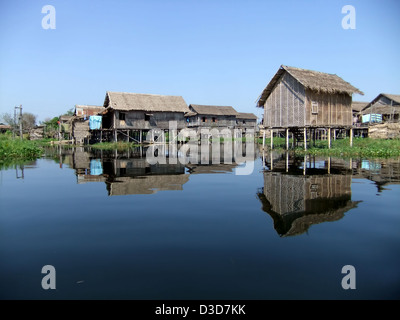 Logement pile sur le lac Inle, Myanmar Banque D'Images