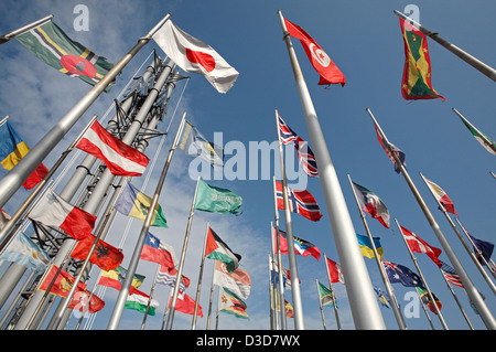 Leipzig, Allemagne, les drapeaux nationaux de divers pays dans le vent Banque D'Images