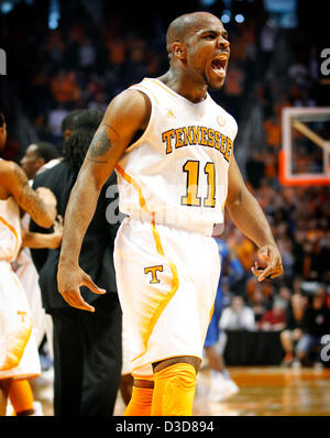 16 février 2013 - Knoxville, TN, USA - California bénévoles guard Trae Golden (11) a crié après avoir frappé un panier en terminant avec 24 points comme # 25 UK joué Tennessee le samedi 16 février 2013 à Knoxville, TN. Photo par Mark Cornelison | Personnel (crédit Image : © Lexington Herald-Leader/ZUMAPRESS.com) Banque D'Images
