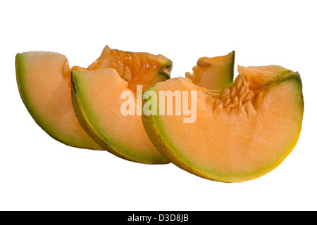 Tranches de melon cantaloup isolé sur fond blanc Banque D'Images