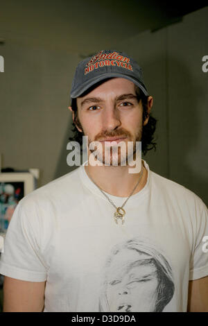 Telford, Royaume-Uni. 16 février 2013. eoin macken à partir de la bbc merlin série de fantasy. Signature du livre et de l'étape talk à mcm midland comic con show à Telford, Royaume-Uni. Banque D'Images