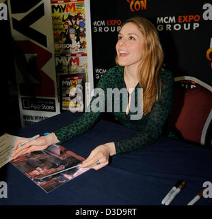 Telford, Royaume-Uni. 16 février 2013. Alix Wilton Regan à telford à la gcm midland comic con show. Signature et photo. Banque D'Images