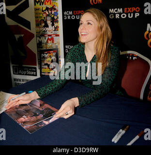 Telford, Royaume-Uni. 16 février 2013. Alix Wilton Regan à telford à la gcm midland comic con show. Signature et photo. Banque D'Images