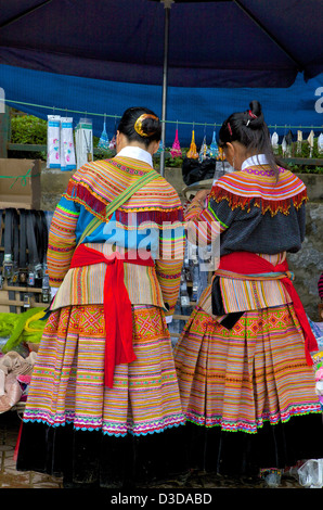 Marché du dimanche de Bac Ha Vietnam, province de Lao Cai, groupe de la minorité Hmong fleur Banque D'Images