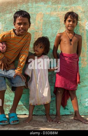 Portrait d'une fratrie à Varanasi, Inde Banque D'Images