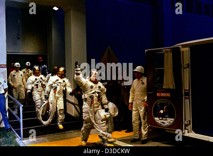 Neil Armstrong, Buzz Aldrin et Michael Collins, membres de l'équipage d'Apollo 11, se dirigent vers l'aire de lancement du Marshall Space Flight Center avant leur mission historique sur la Lune. Banque D'Images