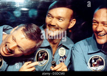 Les astronautes d'Apollo 11 Neil Armstrong, Buzz Aldrin et Michael Collins subissent des procédures de quarantaine au Marshall Space Flight Center de la NASA après l'atterrissage sur la Lune de 1969, documentant les protocoles de santé et les procédures des missions spatiales. Banque D'Images