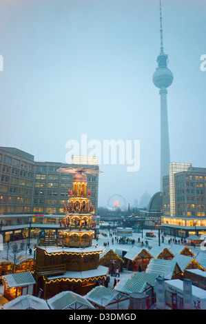 Berlin, Allemagne, donnant sur le marché de Noël à l'Alexanderplatz Banque D'Images