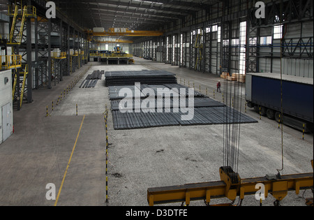 Varsovie, Pologne, barres d'acier fini dans l'aciérie ArcelorMittal Warszawa Banque D'Images