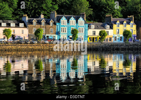Maisons colorées et des boutiques, à Tobermory, mull, Ecosse Banque D'Images