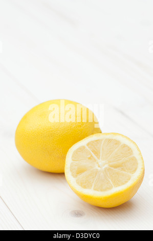 Ensemble de citron et un demi-citron Banque D'Images