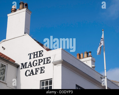 Le célèbre Café Magpie restaurant de poissons dans Whitby North Yorkshire Banque D'Images