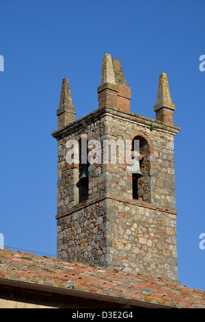 Monteriggioni est une ville médiévale fortifiée, située sur une butte naturelle, dans la province de Sienne en Toscane Banque D'Images