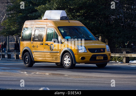 Ford Transit Fourgon Compact Connext développé par Ford Europe utilisé comme NYC Taxi Cab dans Central Park à New York City Banque D'Images