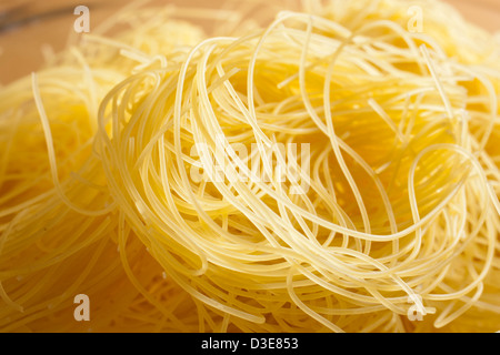 Nids de cheveux d'ange, un type de pâtes alimentaires sèches Banque D'Images