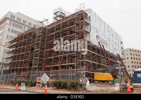 L'échafaudage de construction sur le côté du bâtiment Banque D'Images