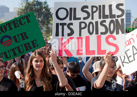 Changement climatique Un rassemblement a eu lieu à Los Angeles le 17 février 2013 et a attiré des centaines de personnes à l'hôtel de ville pour entendre les conférenciers et les organisateurs et leur message pour le président Obama de prendre la 'nation', l'avant en matière de et de dire non à la pipeline Keystone XL. Le rassemblement a eu lieu parallèlement à la Washington DC manifestation tenue le même jour et organisé par 350.Org. Haut-parleurs dans Los Angeles inclus noté Environmentalist Ed Begley Jr., U.S. Rep. Henry Waxman et Los Angeles Conseiller municipal Jose Huizar. Banque D'Images