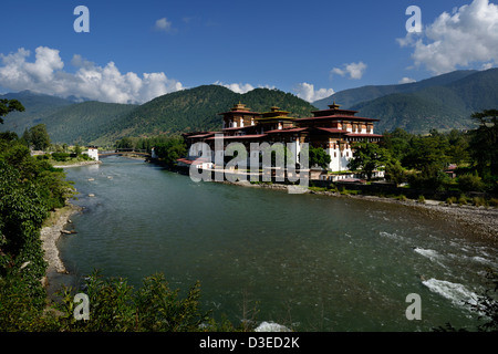 Punakha Dzong,une belle forteresse entre deux grands fleuves,superbe emplacement de l'ancienne capitale, +,pont,Bhoutan,36MPX,HI-RES Banque D'Images