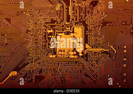 Voir de très près des circuits d'un ordinateur moderne carte mère. Banque D'Images
