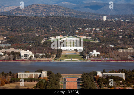 Lac Burley Griffin, provisoire de la Maison du Parlement et la Maison du Parlement sur le capital Hill Canberra Australie Banque D'Images