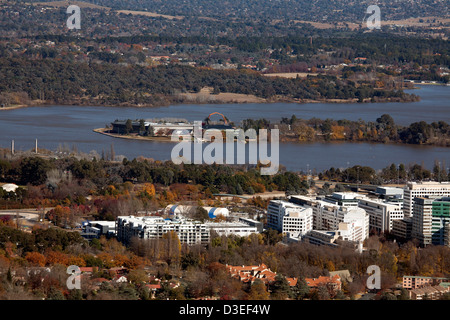 Vue aérienne élevée au-dessus du lac Burley Griffin à la recherche au Musée national de l'Australie sur le point d'Acton Canberra Australie Banque D'Images