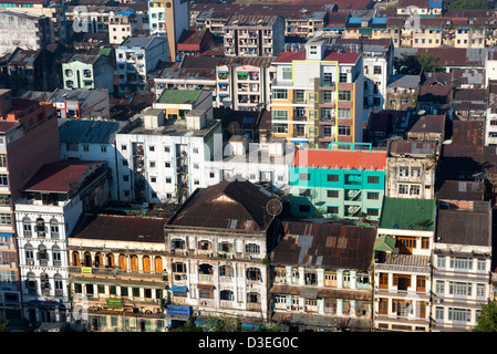 Skyline de Yangon city central avec d'anciens et de nouveaux bâtiments Rangoon Myanmar Birmanie Banque D'Images