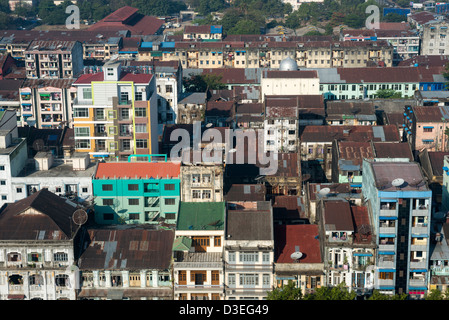 Skyline de Yangon city central avec d'anciens et de nouveaux bâtiments Rangoon Myanmar Birmanie Banque D'Images