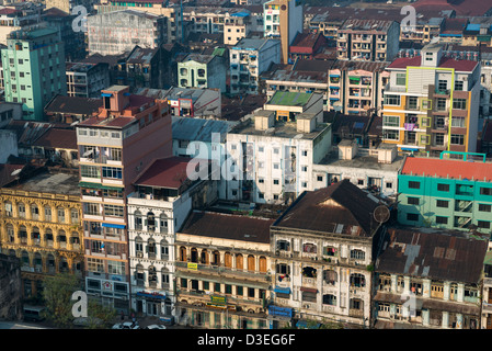 Skyline de Yangon city central avec d'anciens et de nouveaux bâtiments Rangoon Myanmar Birmanie Banque D'Images