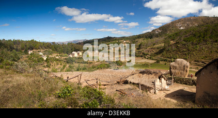 Madagascar, Ambositra, Sandrandahy terres agricoles dans la vallée peu profonde, vue panoramique Banque D'Images