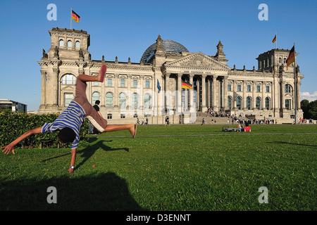 Allemagne, Berlin. Sur la pelouse du Reichstag Banque D'Images